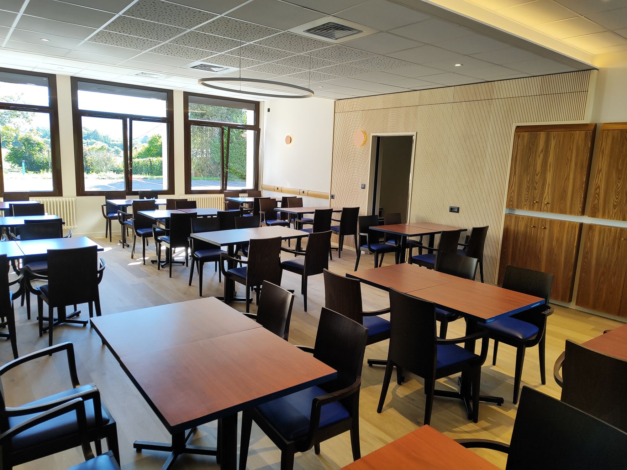 20251102141941_Salle_Restaurant_Relais_du_Lac_2000x1500